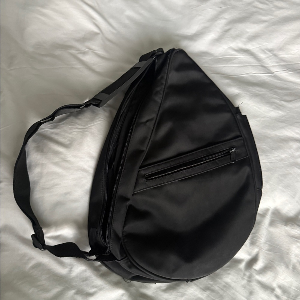 Minimalist Black Sling Backpack Anti-Theft Crossbody Travel Bag Sleek Urban EDC